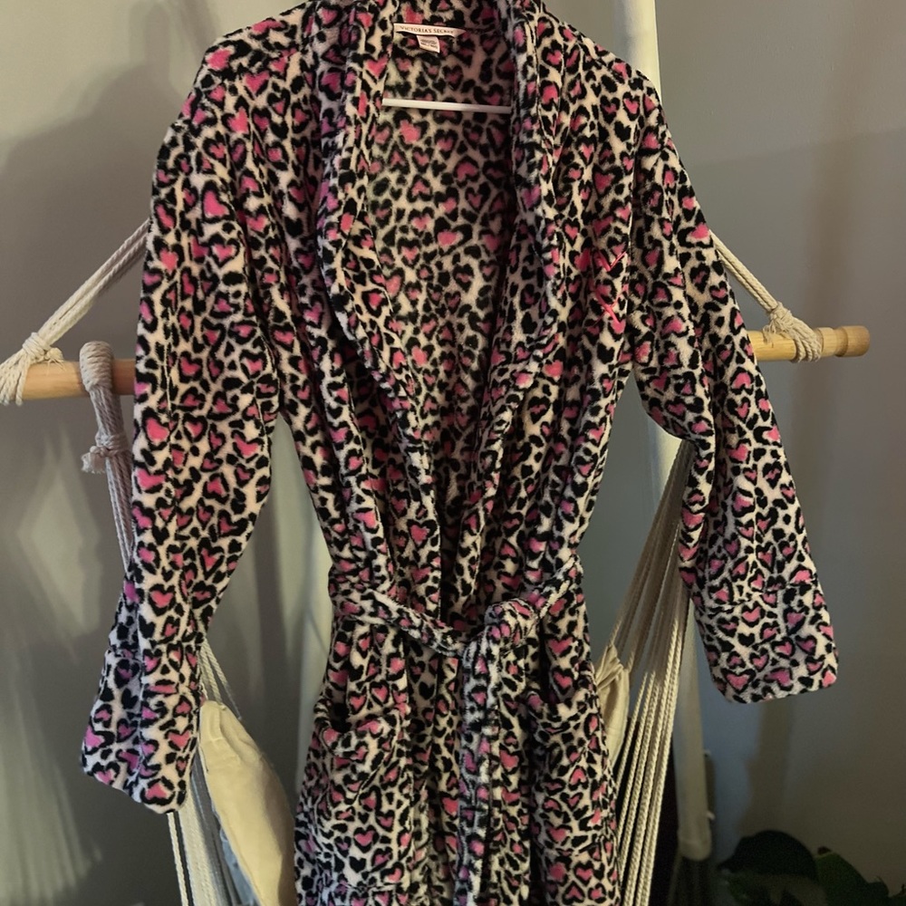 Victors Secret Leopard Heart Robe NWOT